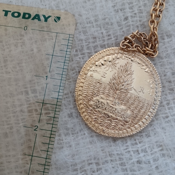 Museum Replica of Elizabethan English Pendant - Picture 8 of 8